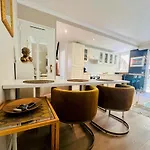 Appartamento Superbe Avec Terrasse Jardin Et Parking Privé *