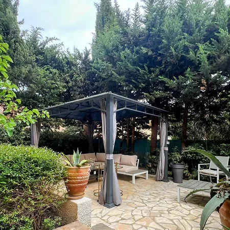 Superbe Avec Terrasse Jardin Et Parking Prive Apartment