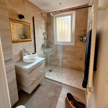 Superbe Avec Terrasse Jardin Et Parking Privé Appartement *