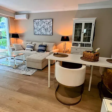 Superbe Avec Terrasse Jardin Et Parking Prive Apartment Saint-Tropez